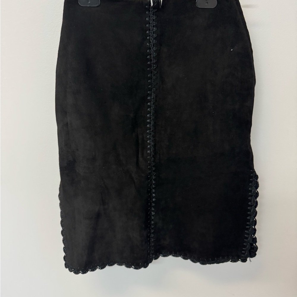 Black Knee-Length Pencil Skirt for Cocktail Events